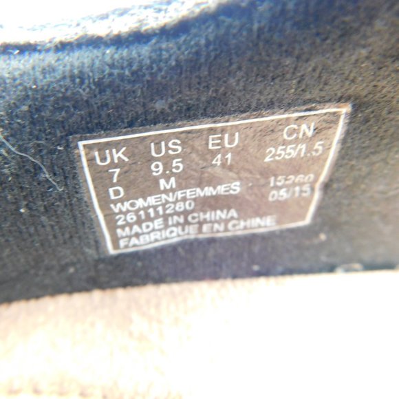 Unworn CLARKS Cushion Black Leather Mary Jane Block Heel Pumps  9.5 / 41 - Picture 9 of 9